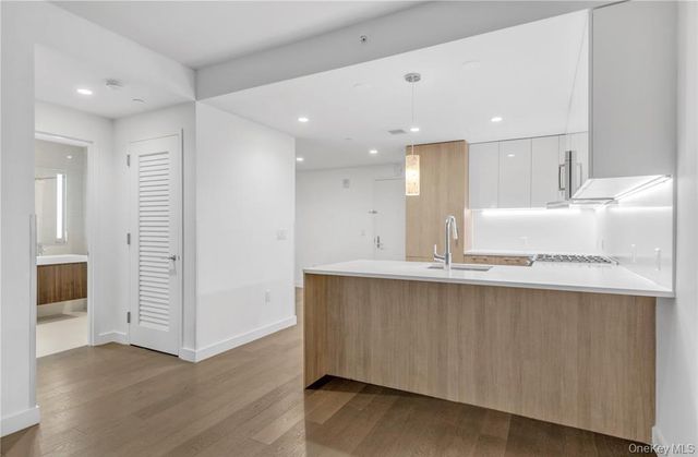 131-03 40th Road 16D, Flushing, NY 11354