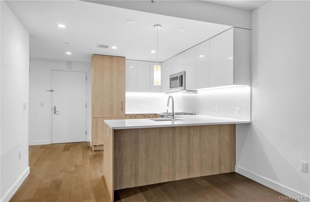 131-03 40th Road 16D, Flushing, NY 11354