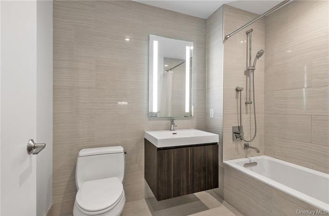 131-03 40th Road 16D, Flushing, NY 11354