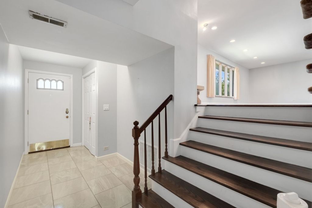 9143 Dr Korczak Terrace, Skokie, IL 60076 — photo 3