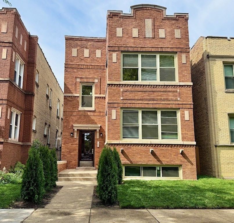 5852 N Artesian Avenue 1, Chicago, IL 60659