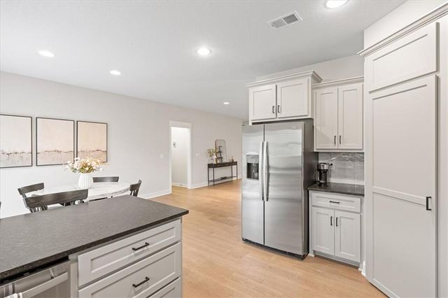 6745 Prairie Lane, Parkville, MO 64152