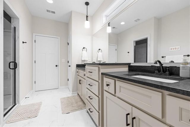 6745 Prairie Lane, Parkville, MO 64152