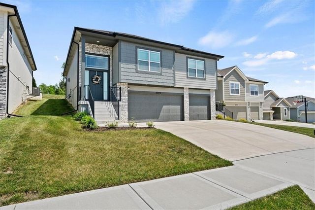 6745 Prairie Lane, Parkville, MO 64152