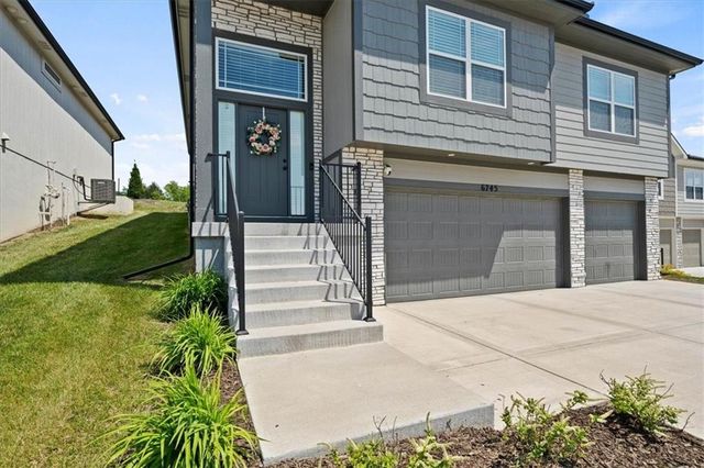 6745 Prairie Lane, Parkville, MO 64152