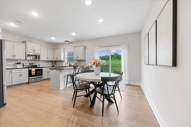 6745 Prairie Lane, Parkville, MO 64152