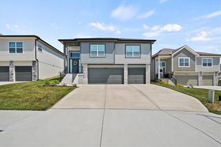 6745 Prairie Lane, Parkville, MO 64152