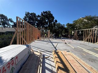 1050 W 42nd Street, Houston, TX 77018