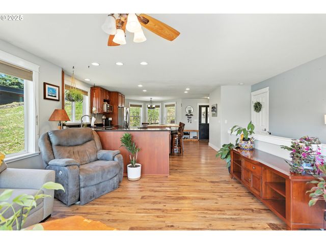 438 Nw ROSELAWN St, Stevenson, WA 98648