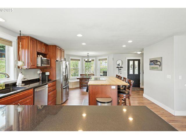 438 Nw ROSELAWN St, Stevenson, WA 98648