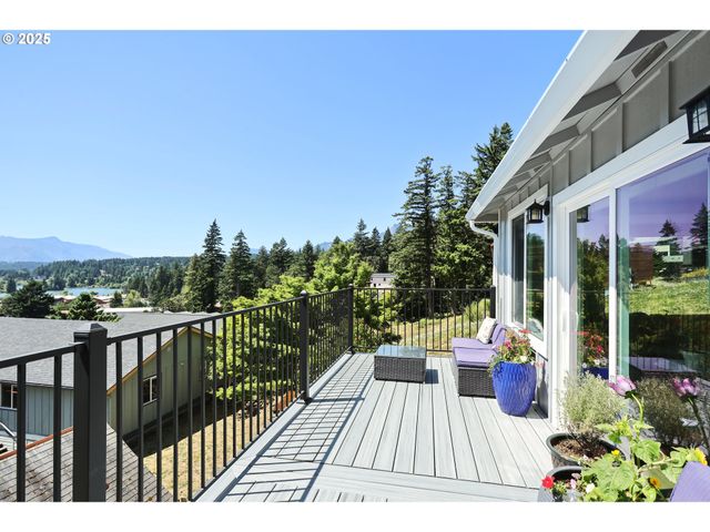 438 Nw ROSELAWN St, Stevenson, WA 98648