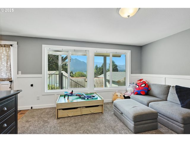 438 Nw ROSELAWN St, Stevenson, WA 98648