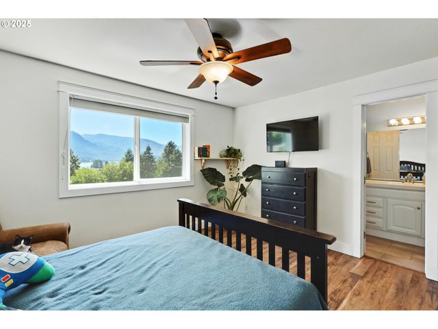 438 Nw ROSELAWN St, Stevenson, WA 98648