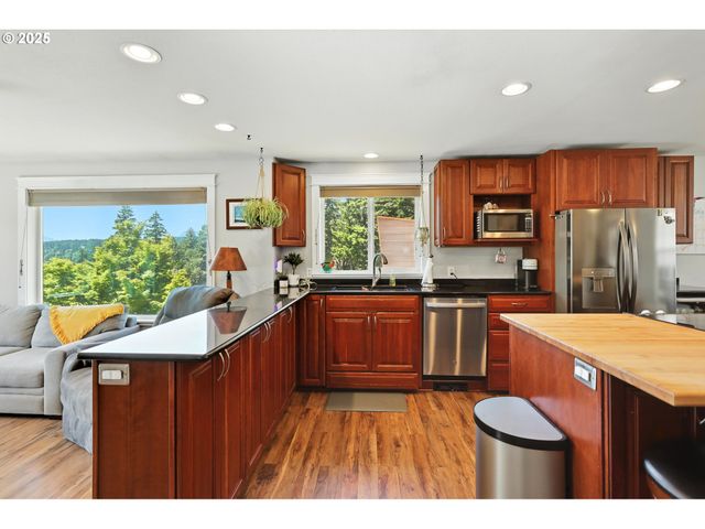 438 Nw ROSELAWN St, Stevenson, WA 98648