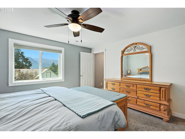 438 Nw ROSELAWN St, Stevenson, WA 98648