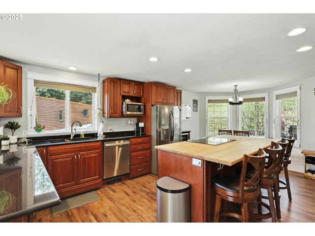 438 Nw ROSELAWN St, Stevenson, WA 98648