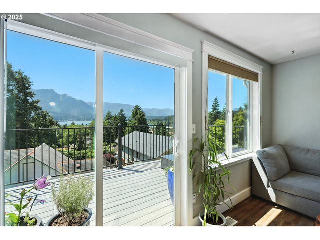 438 Nw ROSELAWN St, Stevenson, WA 98648