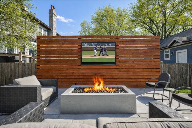 3846 N Kedvale Avenue, Chicago, IL 60641