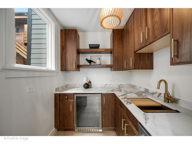 3846 N Kedvale Avenue, Chicago, IL 60641