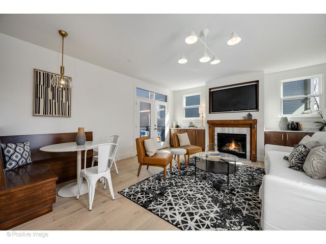 3846 N Kedvale Avenue, Chicago, IL 60641