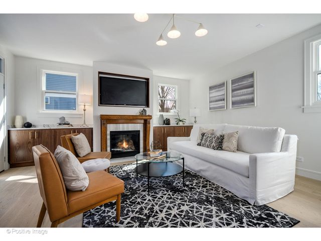 3846 N Kedvale Avenue, Chicago, IL 60641