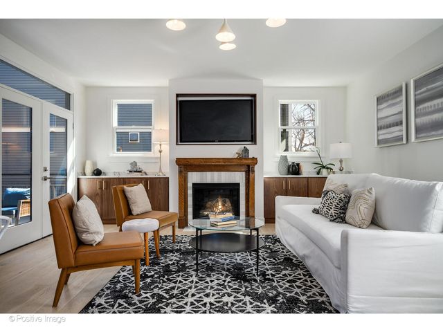 3846 N Kedvale Avenue, Chicago, IL 60641