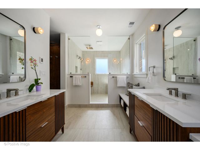 3846 N Kedvale Avenue, Chicago, IL 60641