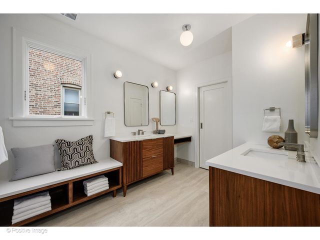 3846 N Kedvale Avenue, Chicago, IL 60641