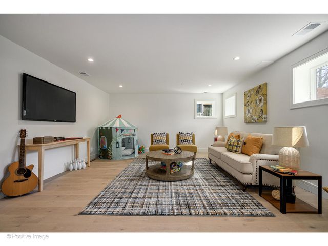 3846 N Kedvale Avenue, Chicago, IL 60641