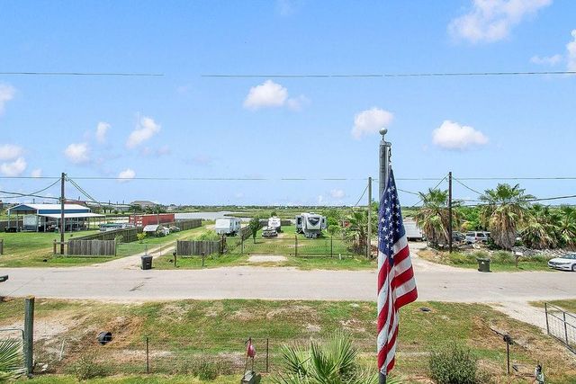 727 18th Street, Dickinson, TX 77539