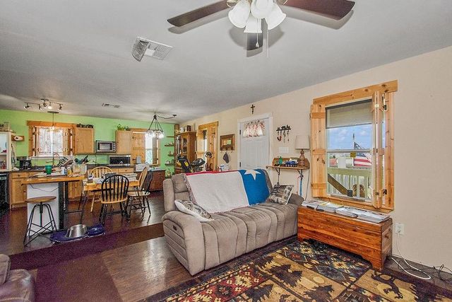 727 18th Street, Dickinson, TX 77539
