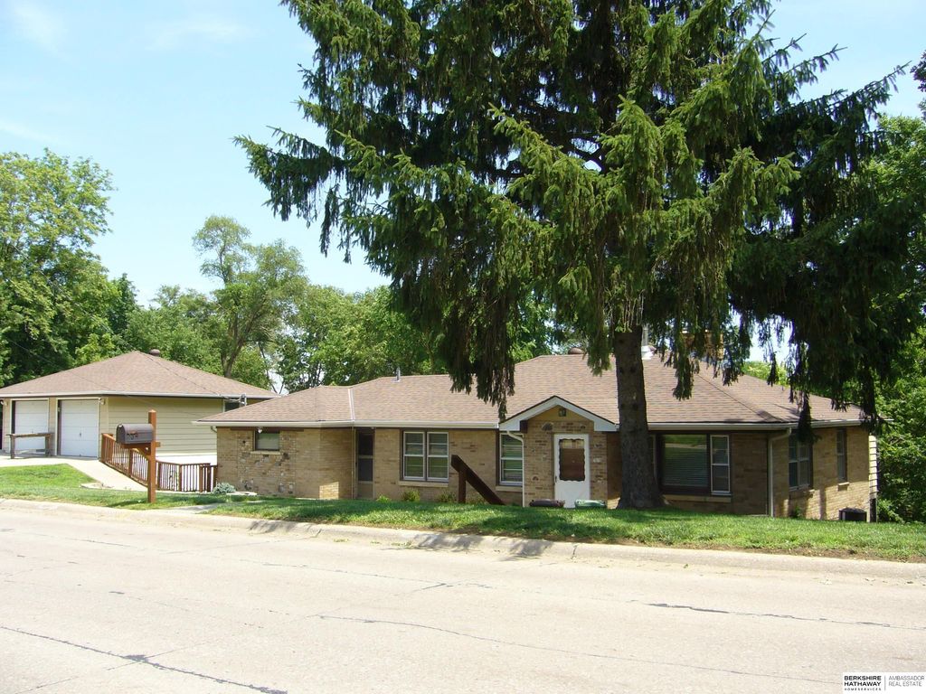 707 N Bellevue Boulevard, Bellevue, NE 68005