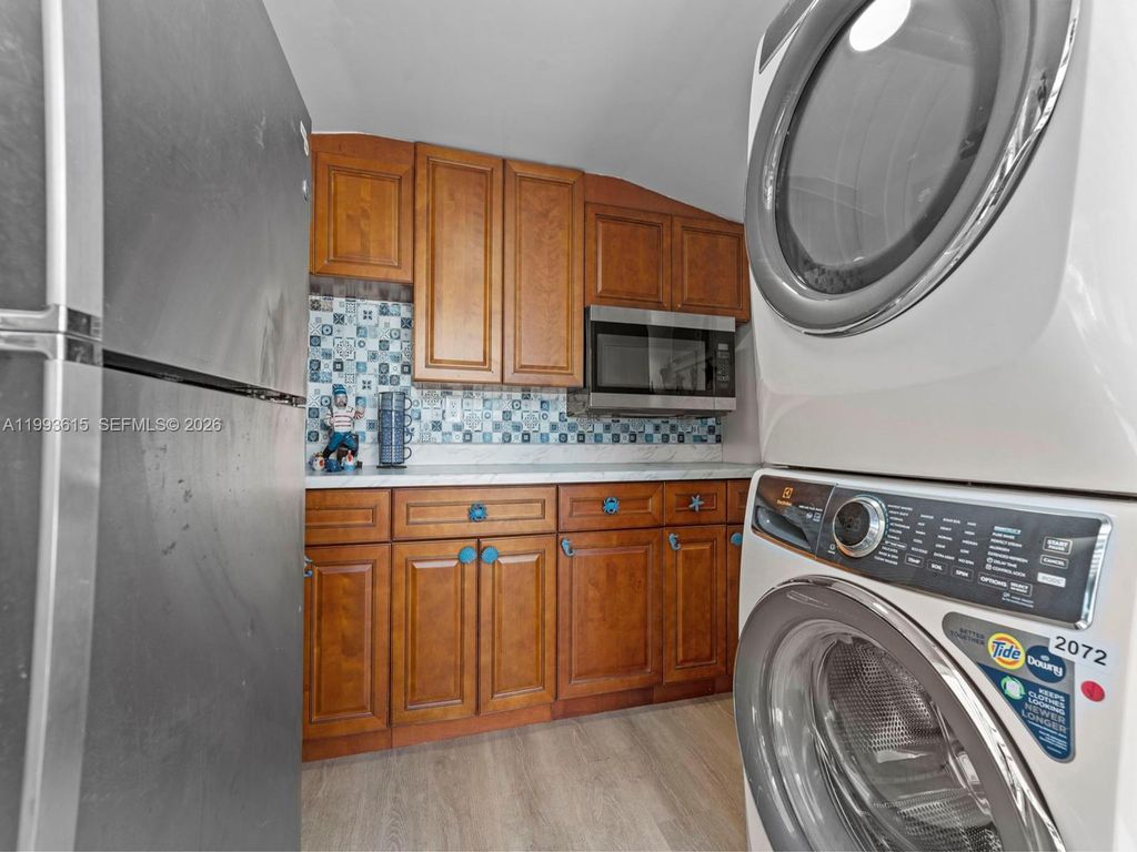 Image 10 of property listing at 325 Calusa ST 321, Key Largo, FL 33037