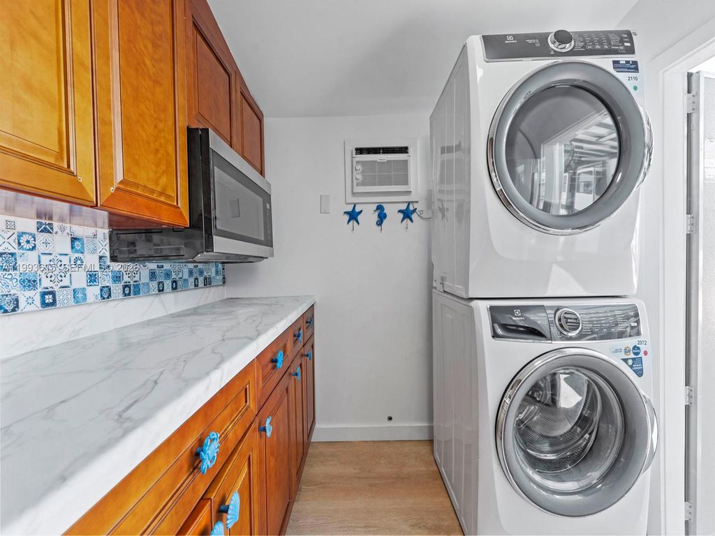 Image 12 of property listing at 325 Calusa ST 321, Key Largo, FL 33037