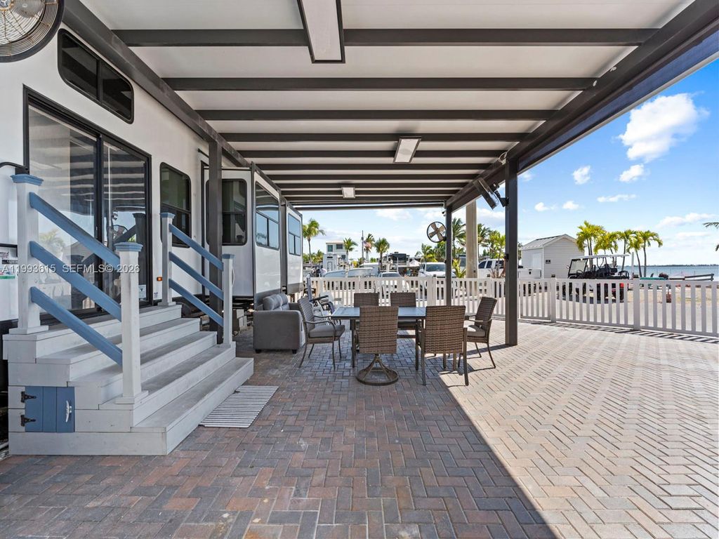 Image 15 of property listing at 325 Calusa ST 321, Key Largo, FL 33037