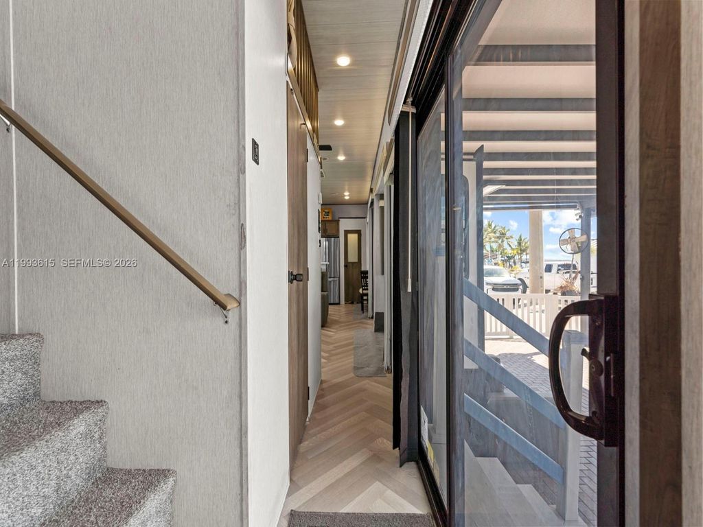 Image 17 of property listing at 325 Calusa ST 321, Key Largo, FL 33037