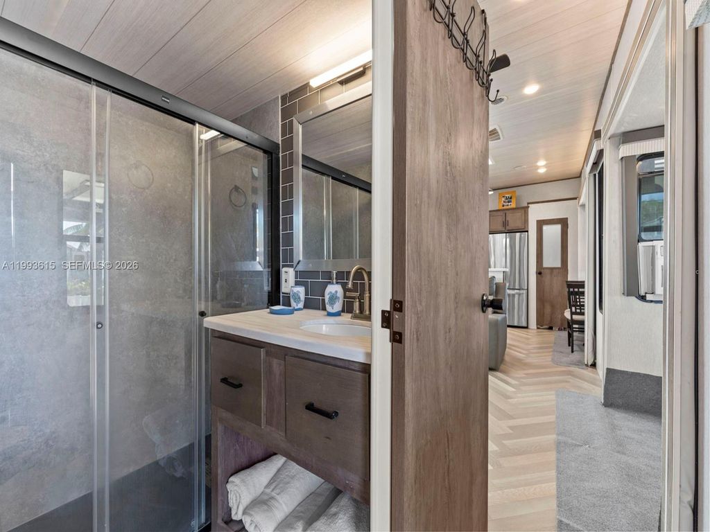 Image 18 of property listing at 325 Calusa ST 321, Key Largo, FL 33037