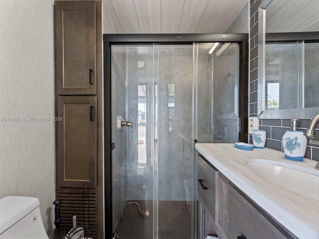 Image 19 of property listing at 325 Calusa ST 321, Key Largo, FL 33037