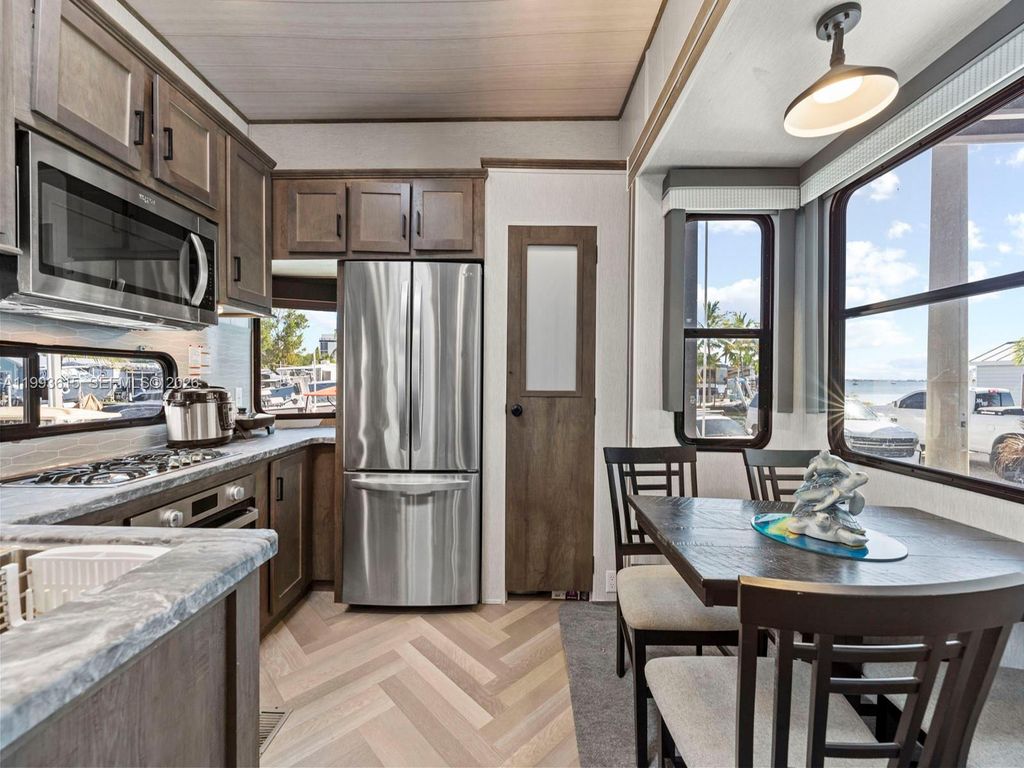 Image 25 of property listing at 325 Calusa ST 321, Key Largo, FL 33037