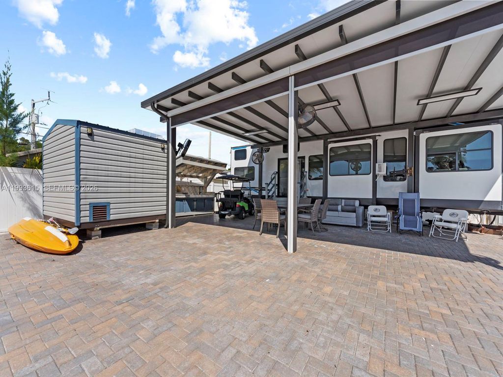 Image 3 of property listing at 325 Calusa ST 321, Key Largo, FL 33037