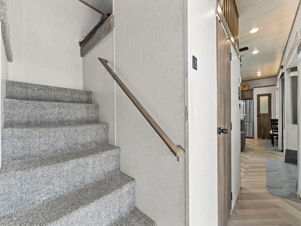 Image 31 of property listing at 325 Calusa ST 321, Key Largo, FL 33037