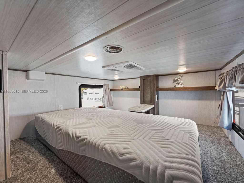 Image 32 of property listing at 325 Calusa ST 321, Key Largo, FL 33037