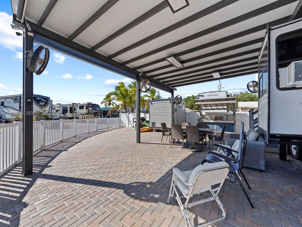 Image 37 of property listing at 325 Calusa ST 321, Key Largo, FL 33037