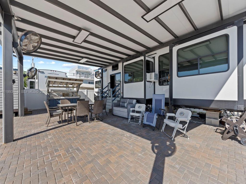 Image 38 of property listing at 325 Calusa ST 321, Key Largo, FL 33037