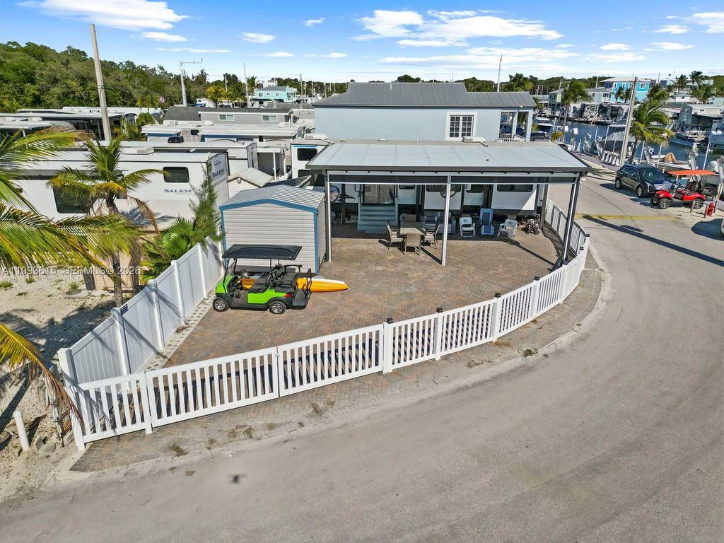 Image 40 of property listing at 325 Calusa ST 321, Key Largo, FL 33037