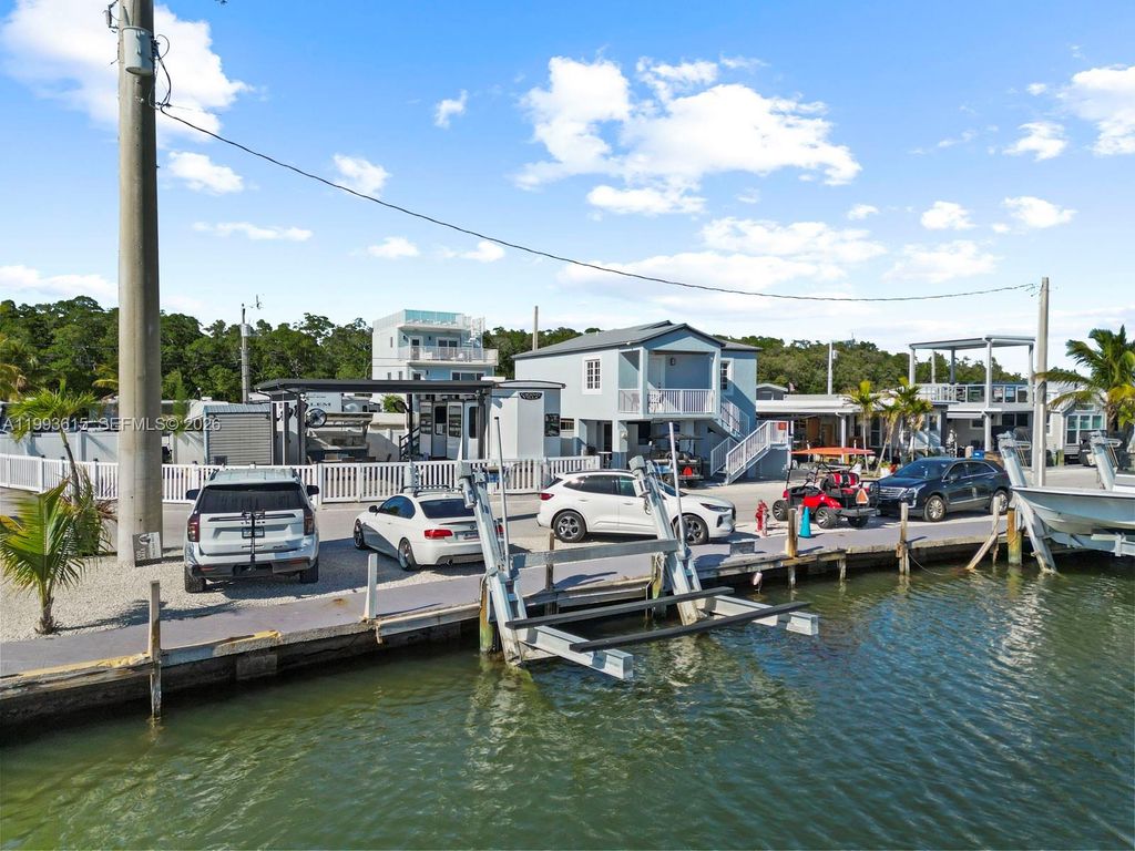 Image 41 of property listing at 325 Calusa ST 321, Key Largo, FL 33037