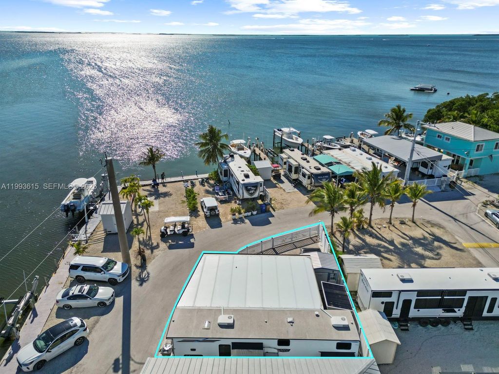 Image 43 of property listing at 325 Calusa ST 321, Key Largo, FL 33037