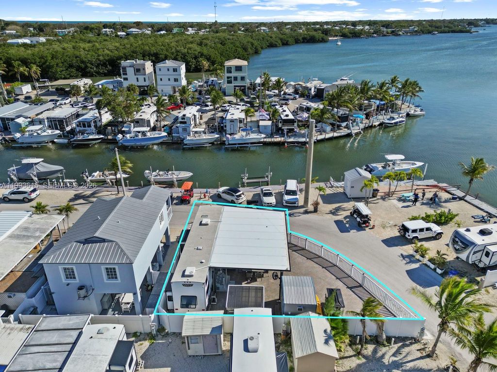 Image 45 of property listing at 325 Calusa ST 321, Key Largo, FL 33037