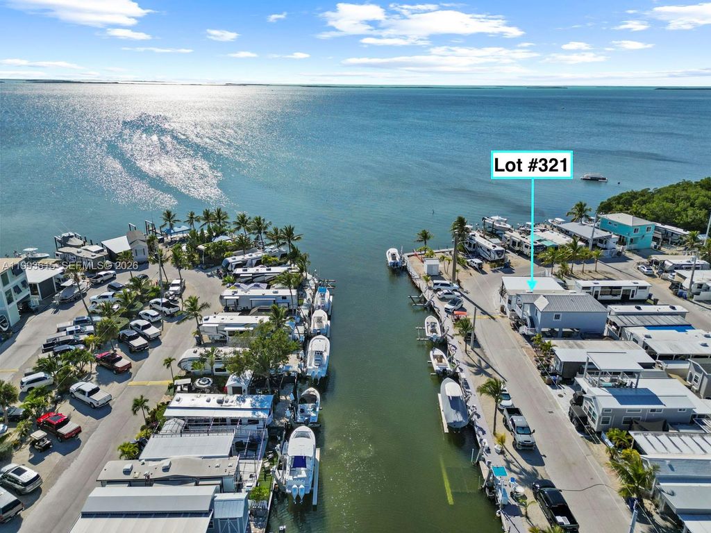 Image 48 of property listing at 325 Calusa ST 321, Key Largo, FL 33037