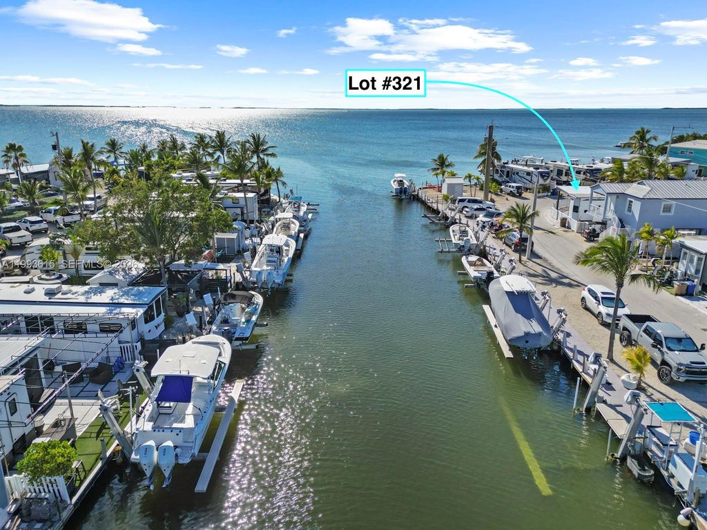 Image 49 of property listing at 325 Calusa ST 321, Key Largo, FL 33037